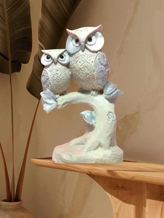 Parent and Baby Owl Figurine – Decorative Polyresin Sculpture with Tree Branch Base – White & Gray Animal Accent for Shelf, Entryway, or Nursery - Riserra